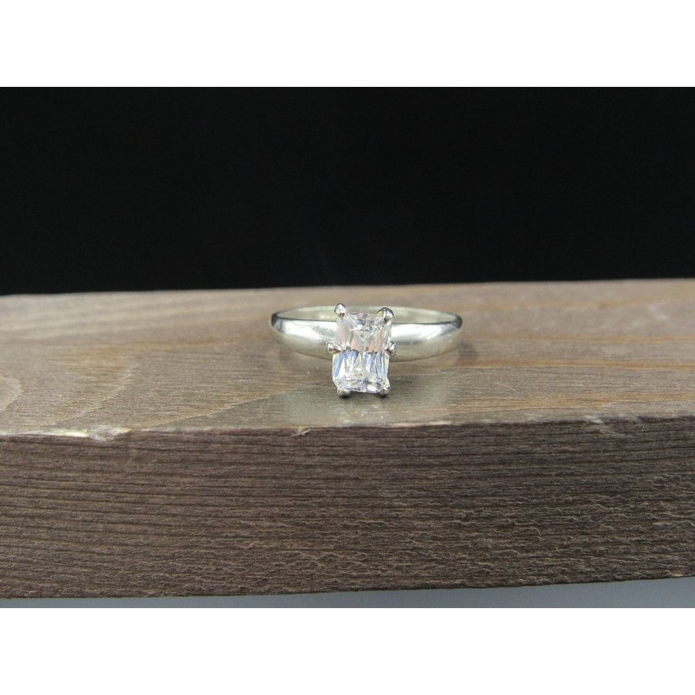 Size 8 Sterling Silver Rectangle Simple Cubic Zirconia Band Ring